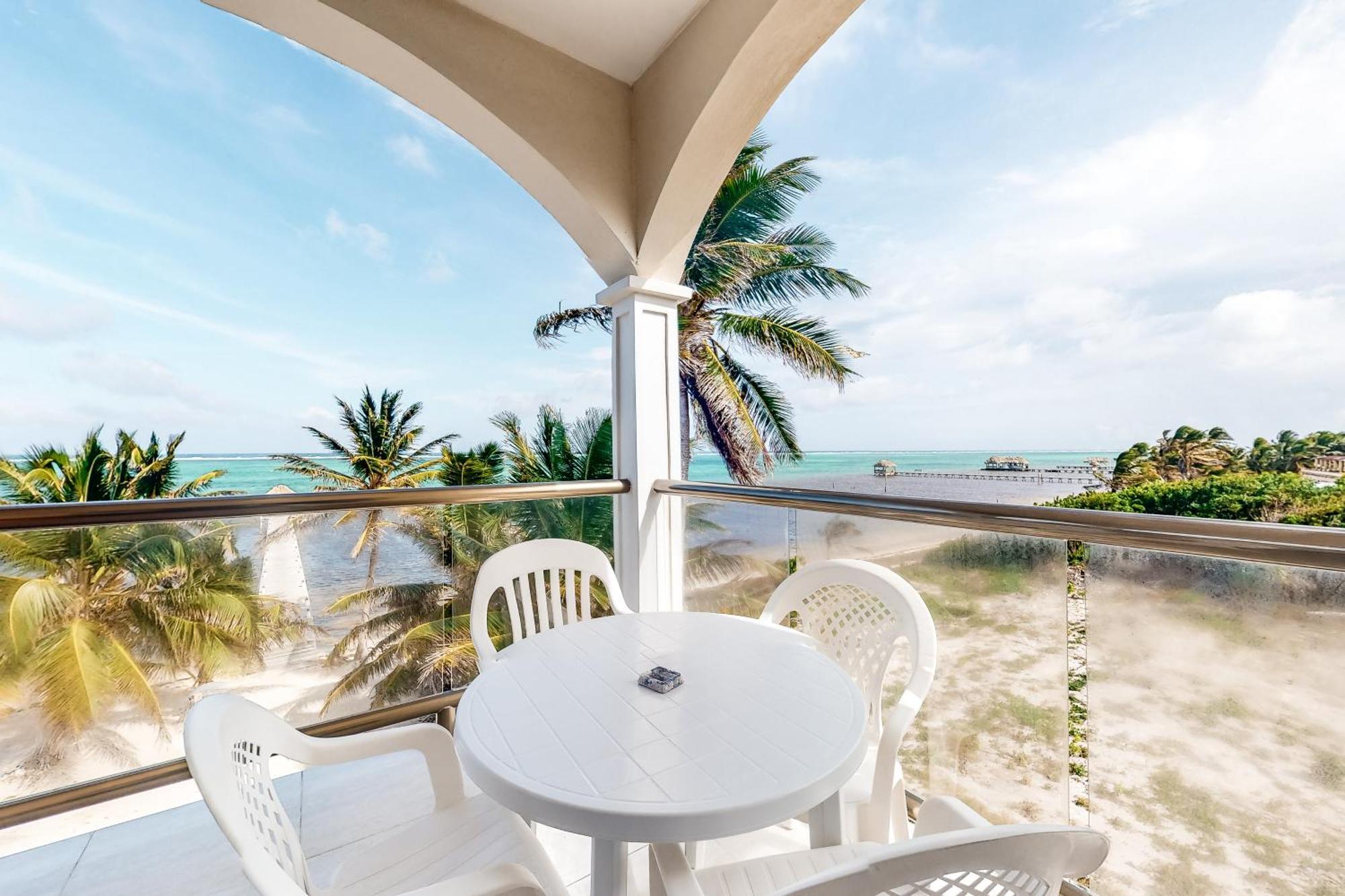 Blue Water Beach Villas San Pedro  Rum bild
