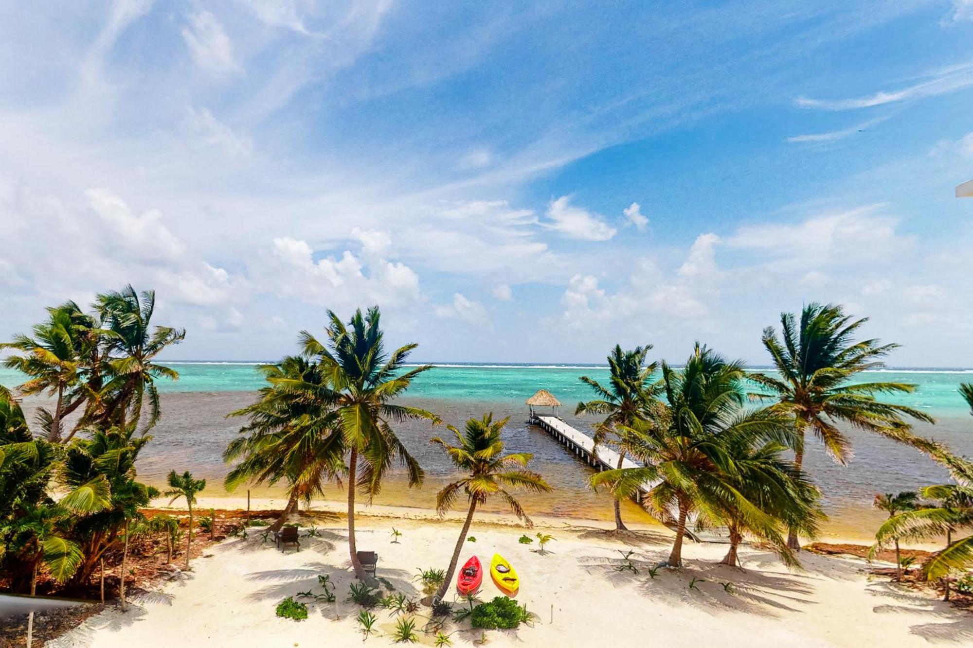 Blue Water Beach Villas San Pedro  Rum bild