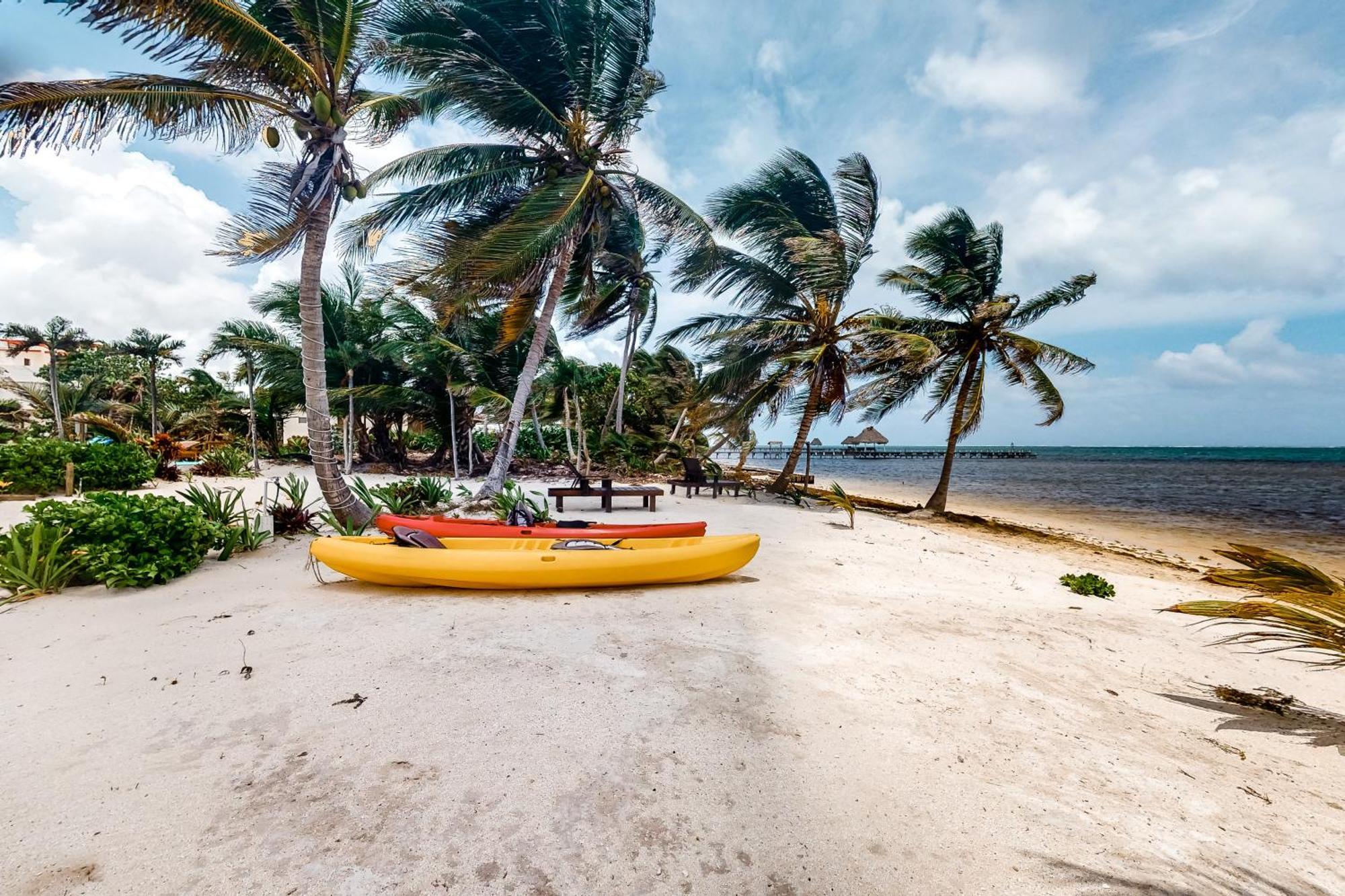 Blue Water Beach Villas San Pedro  Rum bild