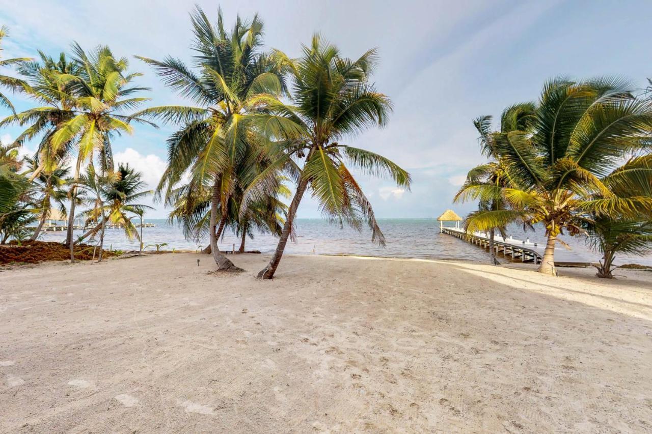 Blue Water Beach Villas San Pedro  Exteriör bild