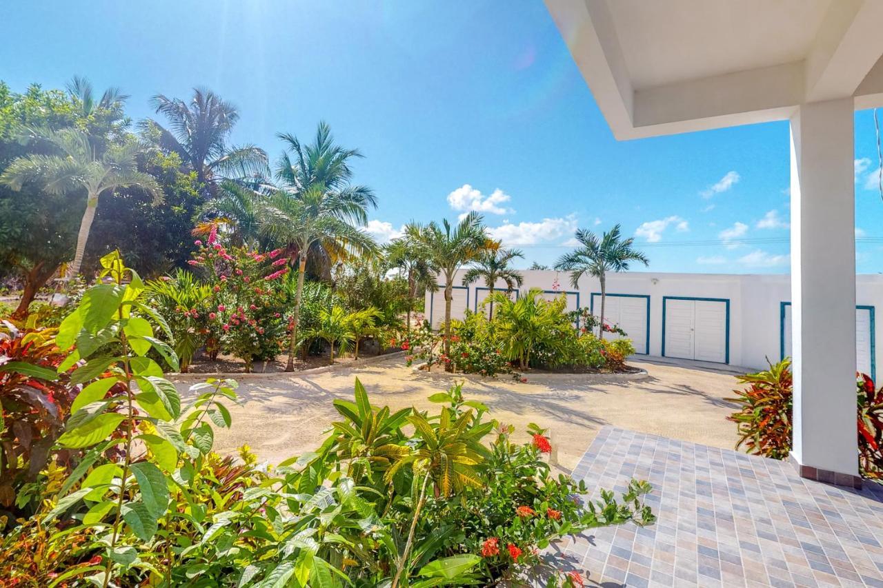 Blue Water Beach Villas San Pedro  Exteriör bild
